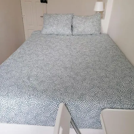 Hostal Rustic Silent Ensuites - Shared Kitchen - Self Check In Oporto