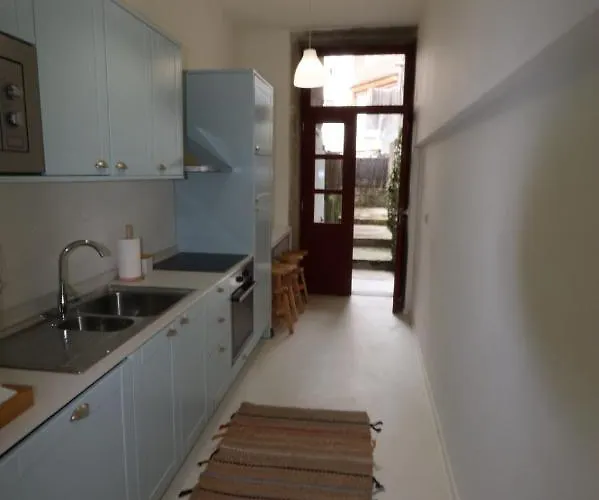 Rustic Silent Ensuites - Shared Kitchen - Self Check In Oporto