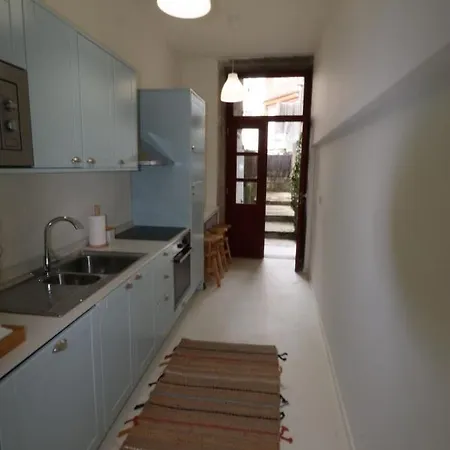 Rustic Silent Ensuites - Shared Kitchen - Self Check In Oporto