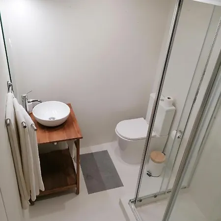Rustic Silent Ensuites - Shared Kitchen - Self Check In Hostel *