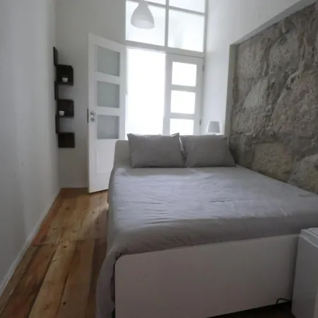Rustic Silent Ensuites - Shared Kitchen - Self Check In Hostel Porto