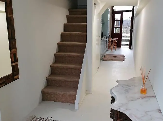 Rustic Silent Ensuites - Shared Kitchen - Self Check In Hostel Porto